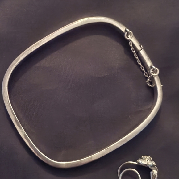 unbranded Jewelry - 925 ND Square Bracelet and clip on earrings.  Vintage!!